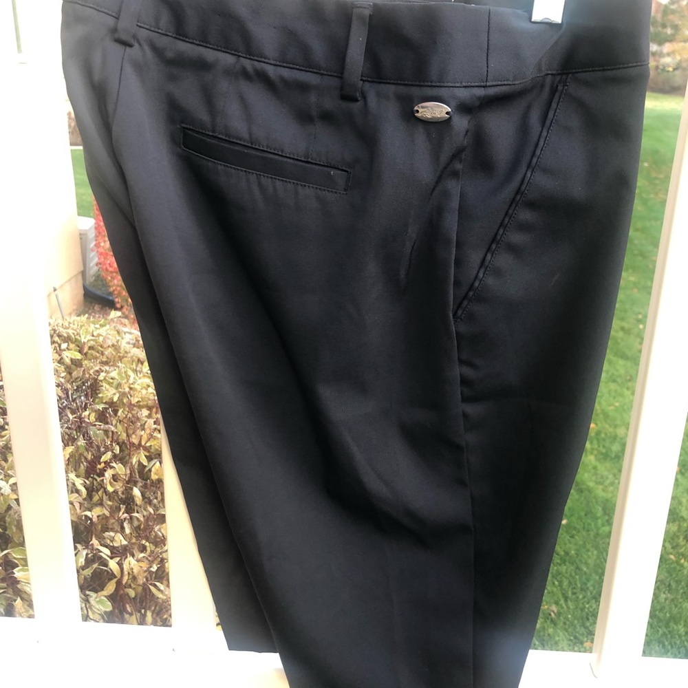Greg Norman Ladies Golf shorts - Picture 3 of 8